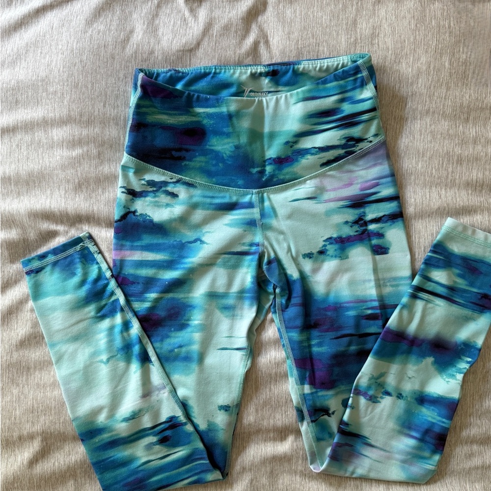 Old Navy Women’s Patterned Leggings - Picture 3 of 3